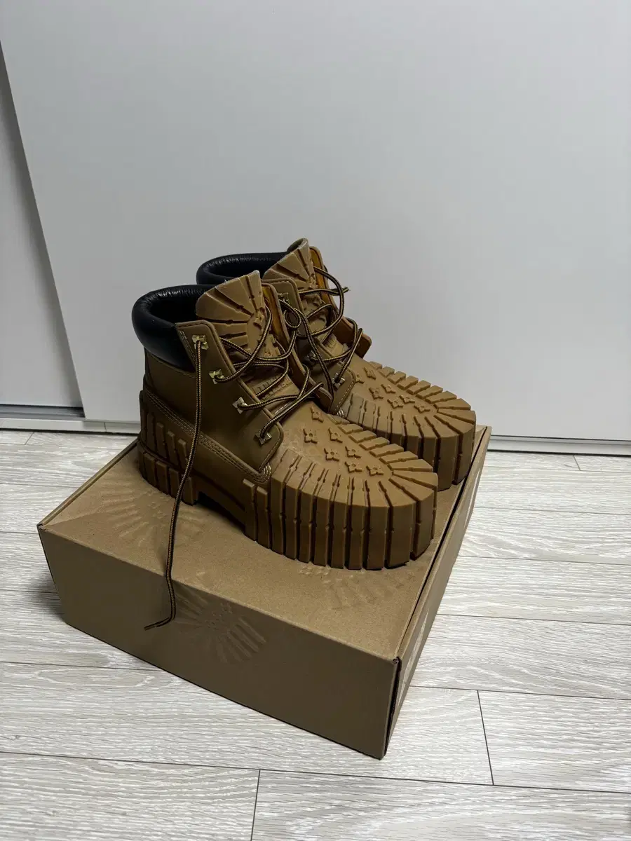 MSCHF 2x4 TIMBERLANDZ 미스치프 팀버랜드